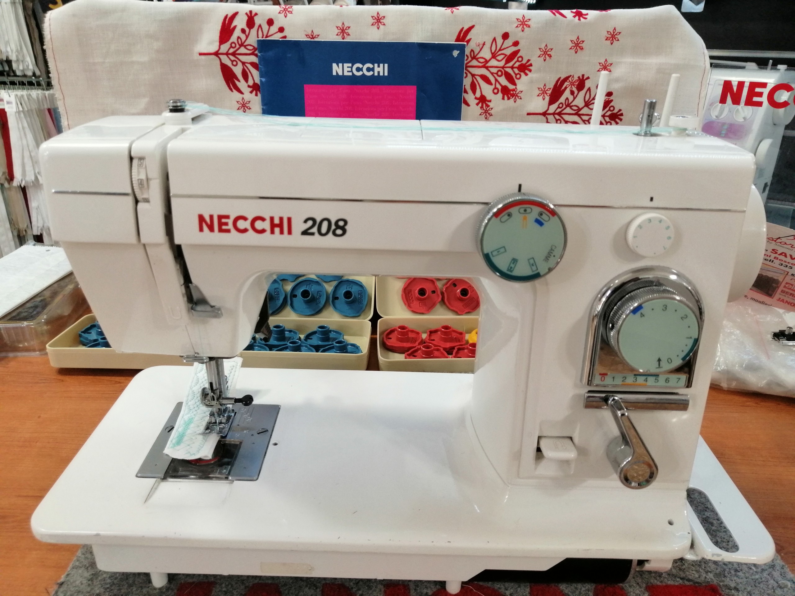 Necchi 208 macchina per cucire meccanica - Cucistore